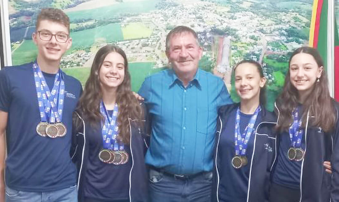 Capa Jovens de Taquaruçu do Sul são medalhistas na Copa Mercosul de Patinação