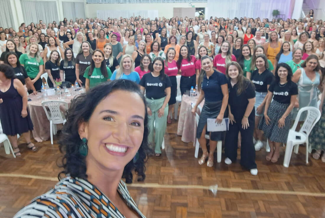 Capa Palestra de Alice Bastos Neves em Três Passos emociona público e marca o início das atividades do mês dedicado às mulheres