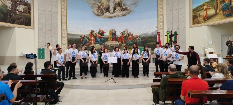 Capa Coral da URI/FW participa de maratona de eventos levando cultura