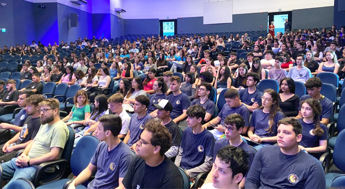 Capa Caravana do Enem reúne mais de 600 alunos na URI/FW para preparação intensiva