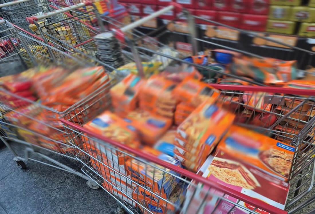 Capa Cerca de 900 quilos de produtos impróprios são apreendidos em dois supermercados de Lajeado