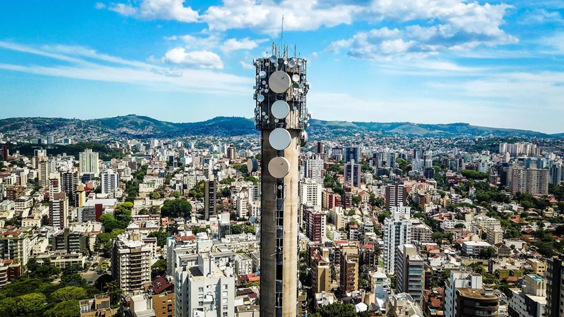 Capa Anatel vai liberar sinal de internet 5G para mais 506 municípios