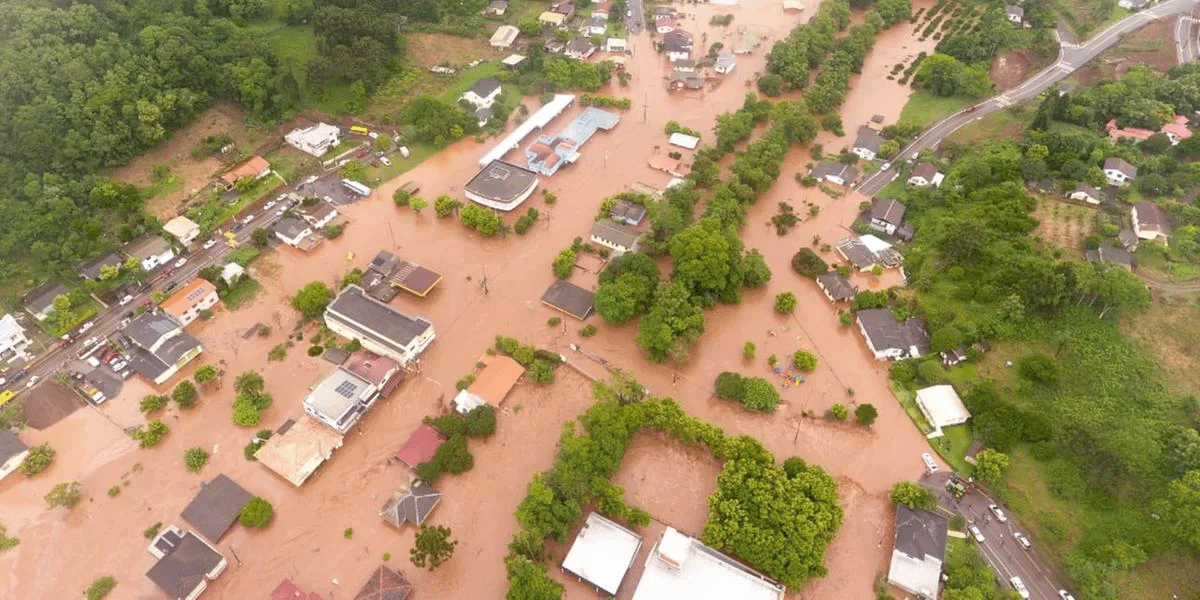 Capa Atingida por 2ª enchente em seis meses, cidade do RS pode mudar de lugar
