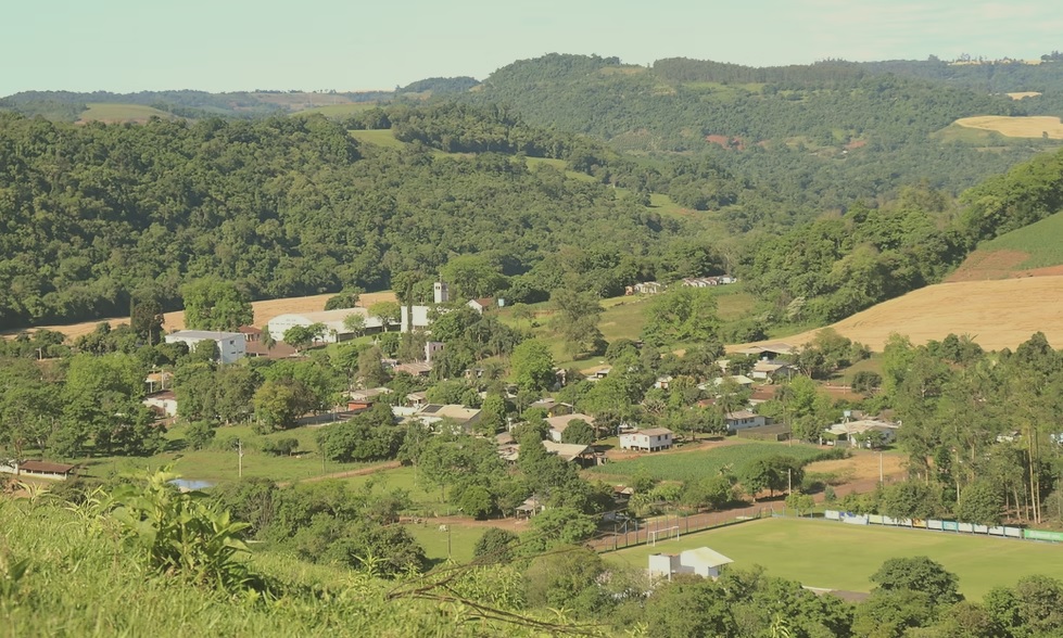 Capa Documentário 'Terra ao Tempo: Castelinho em Foco' resgata a memória histórica e cultural do Distrito de Castelinho