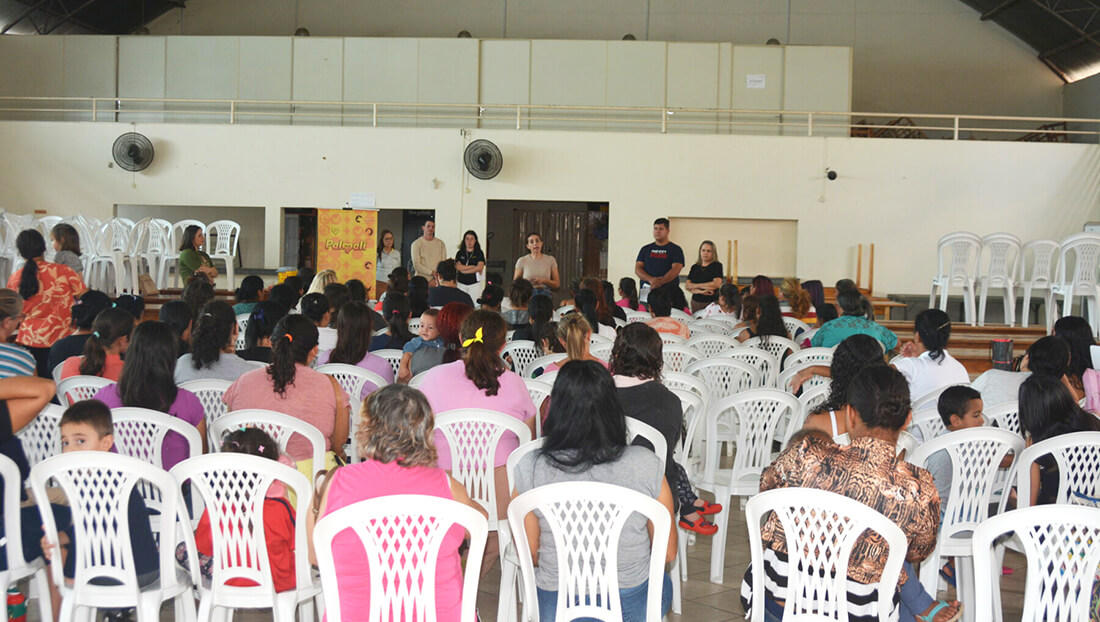 Capa CRAS realiza encontro com famílias beneficiárias do Bolsa Família