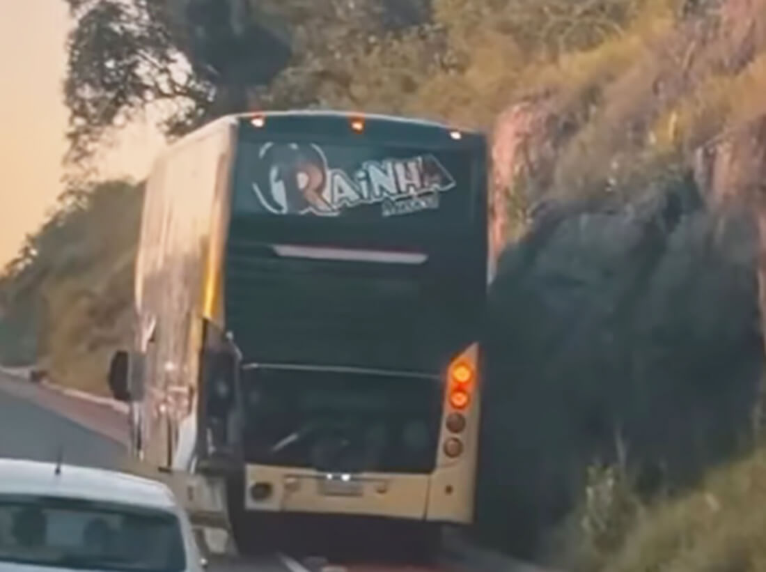 Capa Ônibus da banda Rainha Musical se envolve em acidente em Chapecó
