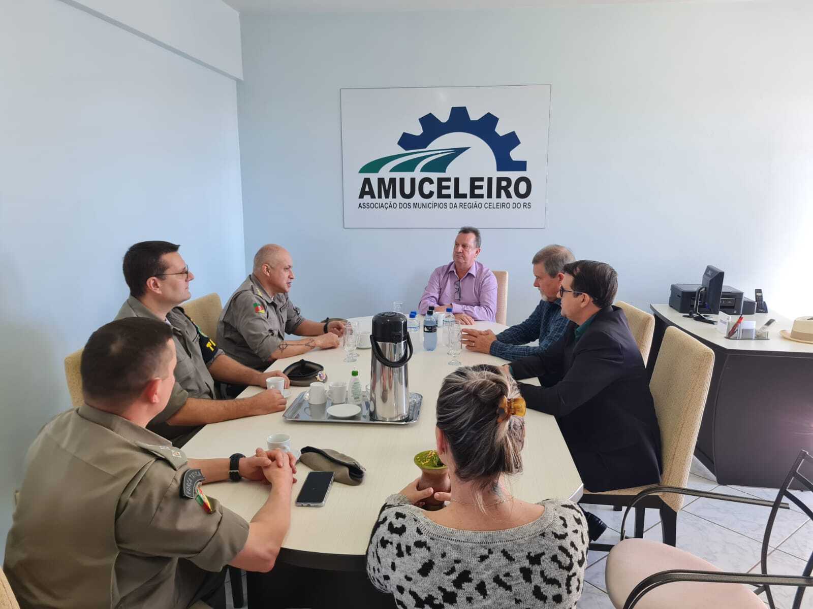Capa Brigada Militar visita Diretoria da AMUCELEIRO