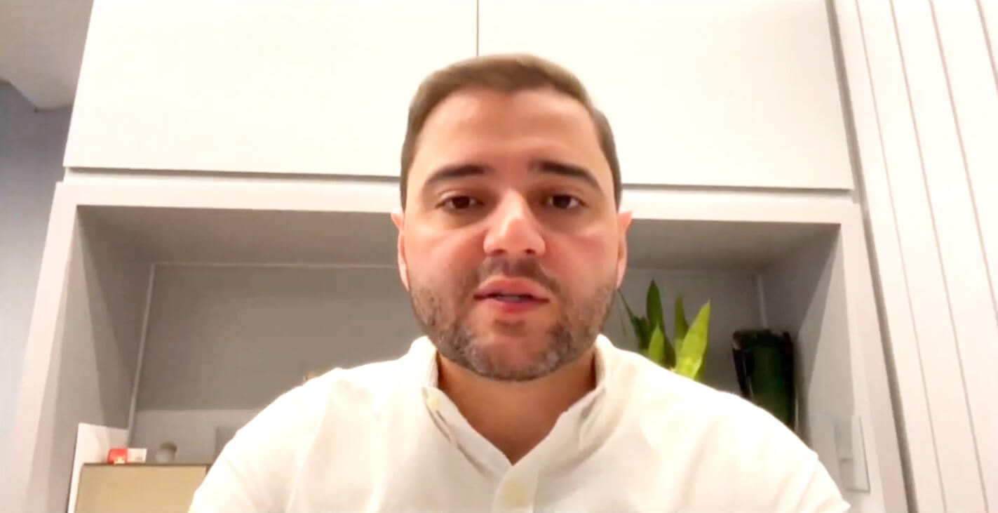 Capa Gabriel Souza destaca avanços econômicos e obras históricas em entrevista à Rede Luz e Alegria