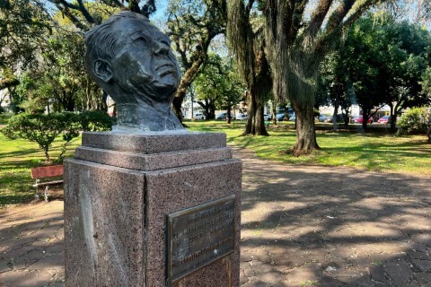Capa Palmeira das Missões homenageia Dr. Dorvalino de Souza com revitalização de busto