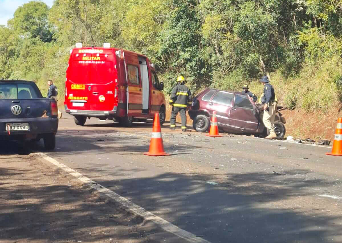 Capa Colisão frontal deixa vítima presa nas ferragens na BR-386 em Seberi