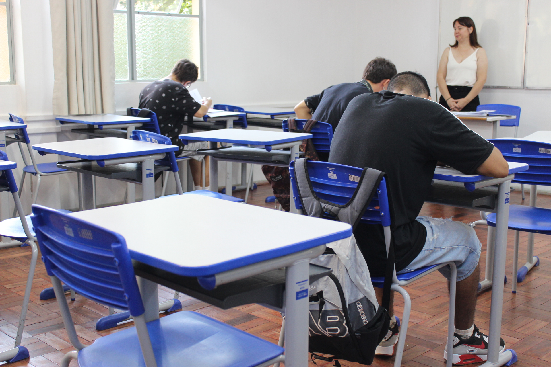 Capa Governo começa a pagar bolsas de R$ 150 a estudantes em programa que quer diminuir evasão escolar no RS