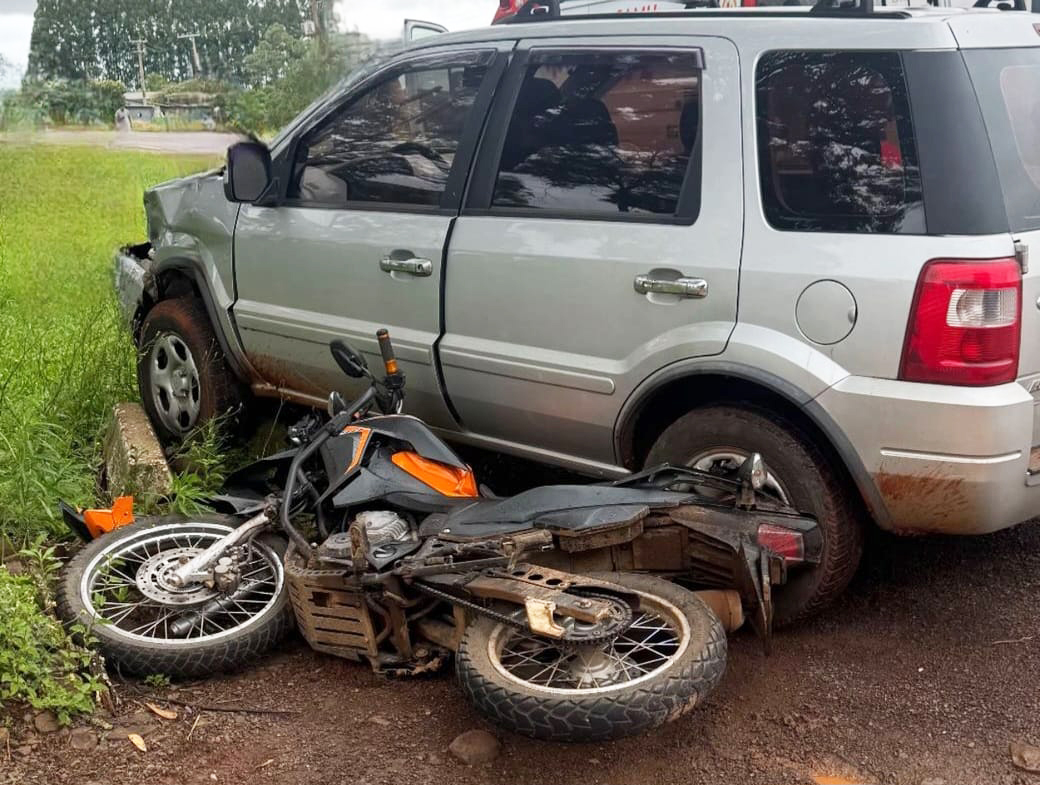 Capa Casal sofre ferimentos graves em acidente na ERS-330 em Tenente Portela