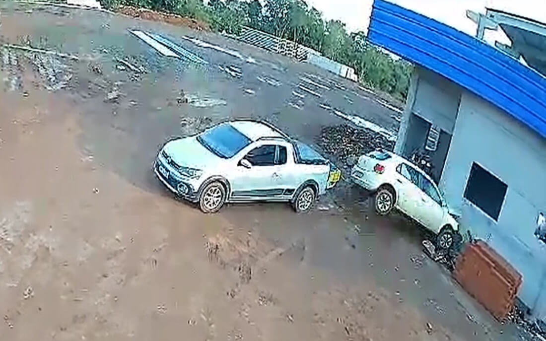 Capa Homem morre após carro colidir em estrutura de obra em Planalto