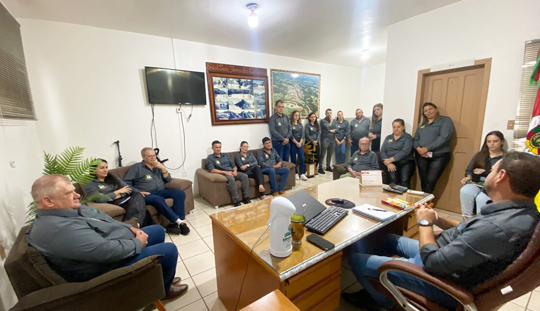 Capa Prefeito Eder Wink realiza primeira reunião com equipe de secretários em Erval Seco