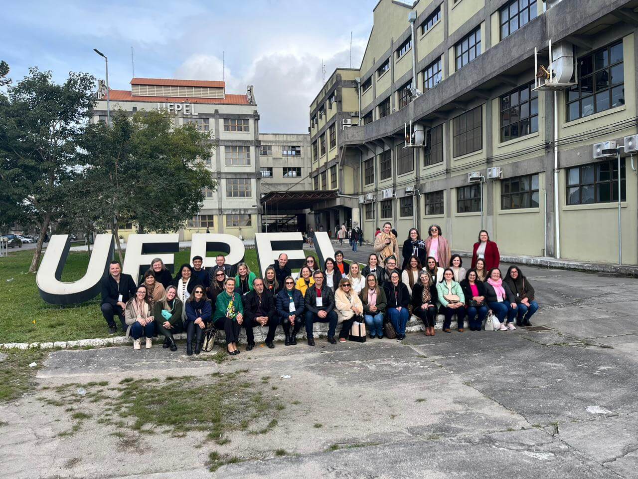 Capa Representantes da SMECD e do Polo UAB de Seberi participam do Fórum Estadual da FECOUABRS