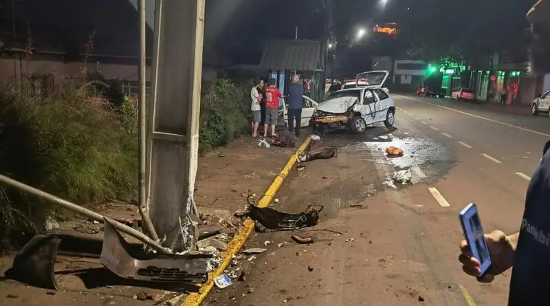Capa Carro colide em poste e deixa 200 imóveis sem energia em Panambi