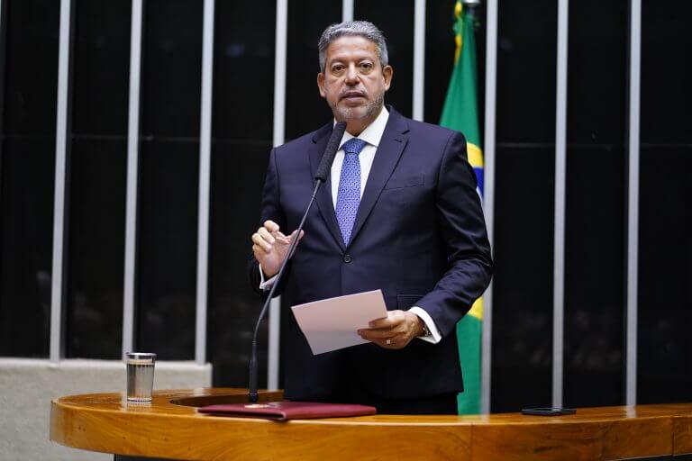 Capa Arthur Lira é reeleito presidente da Câmara
