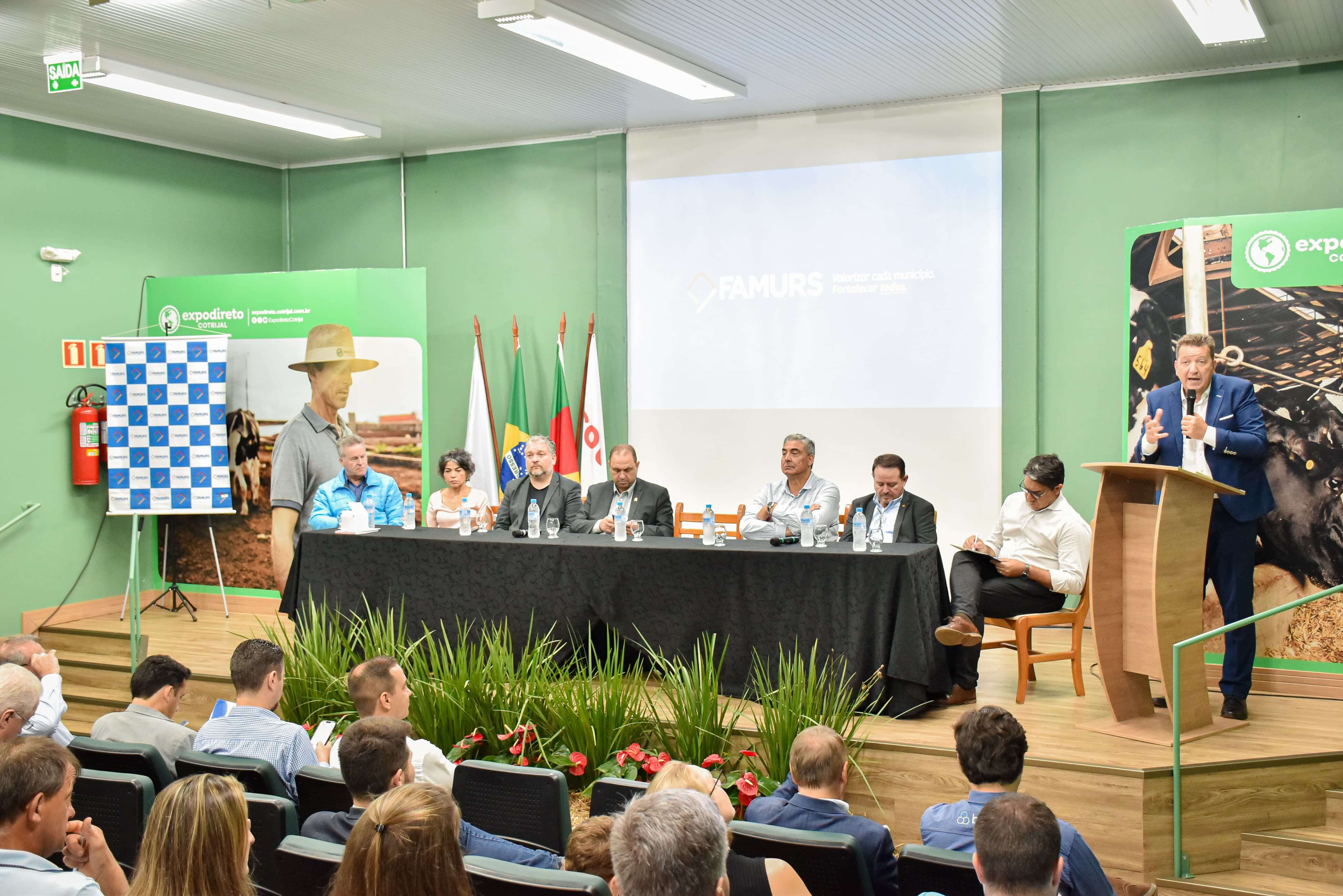 Capa 3º Fórum Estadual dos Gestores Municipais do Agro da Famurs reuniu centenas de pessoas na Expodireto 2024