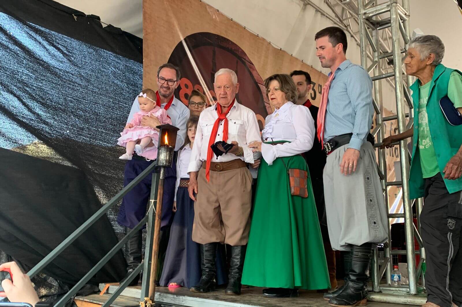 Capa Desfile Farroupilha marca o encerramento do 43º Acampamento Farrapo de FW