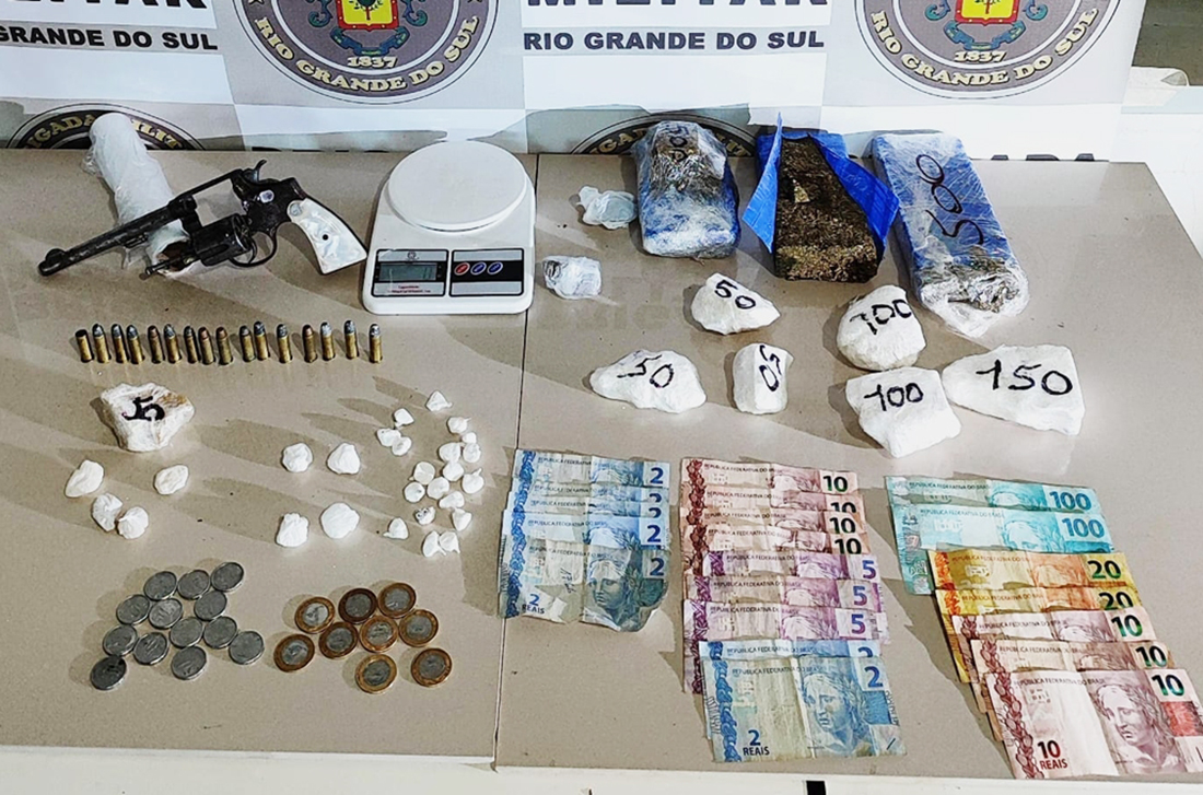 Capa Brigada Militar prende dois por tráfico de drogas próximo a escola em Cerro Largo