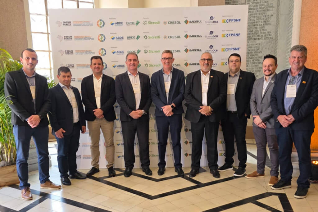 Capa Cresol defende modelo cooperativo como caminho para um desenvolvimento mais sustentável