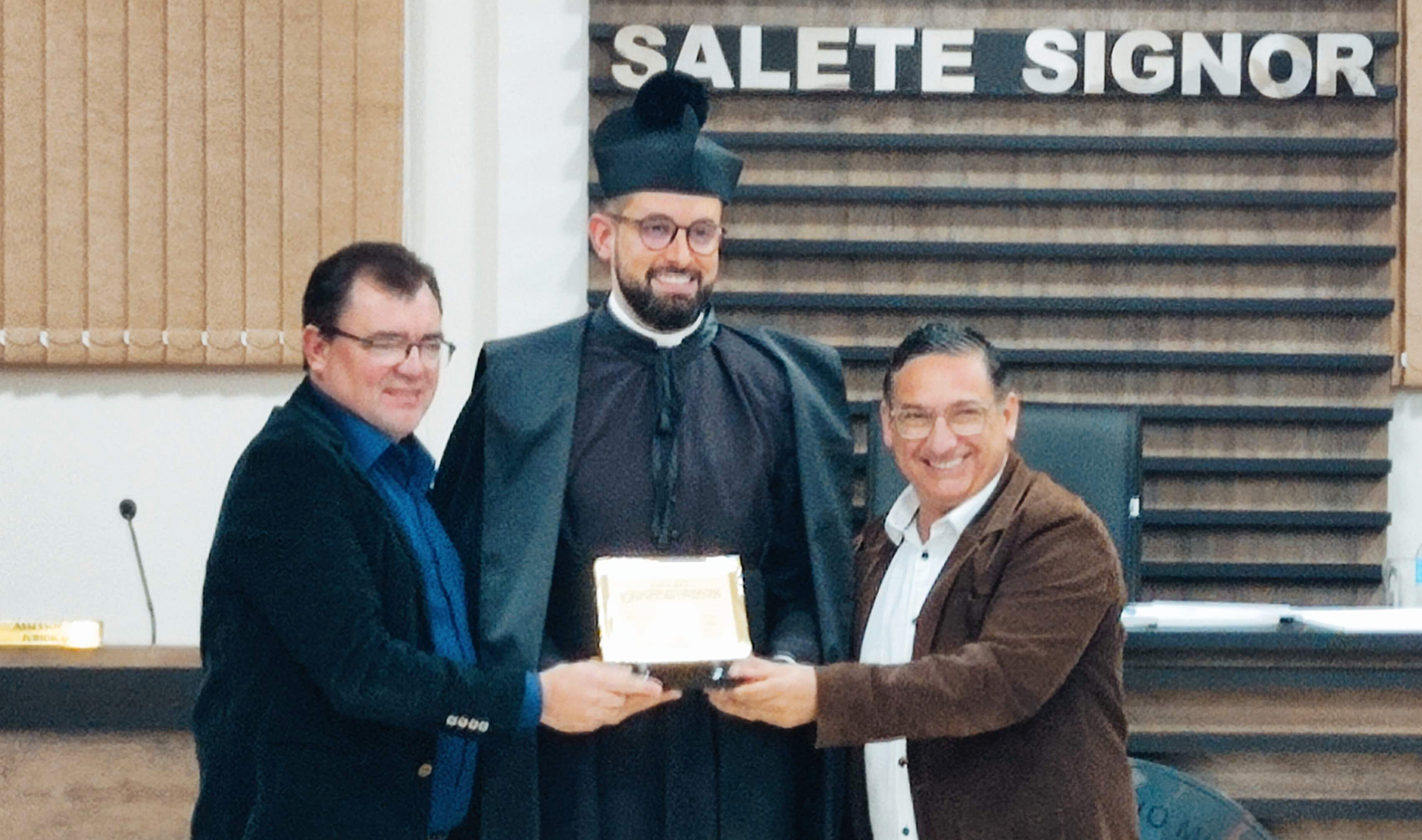 Capa Poder Legislativo de Pinhal concede homenagem ao padre Lucas Folego