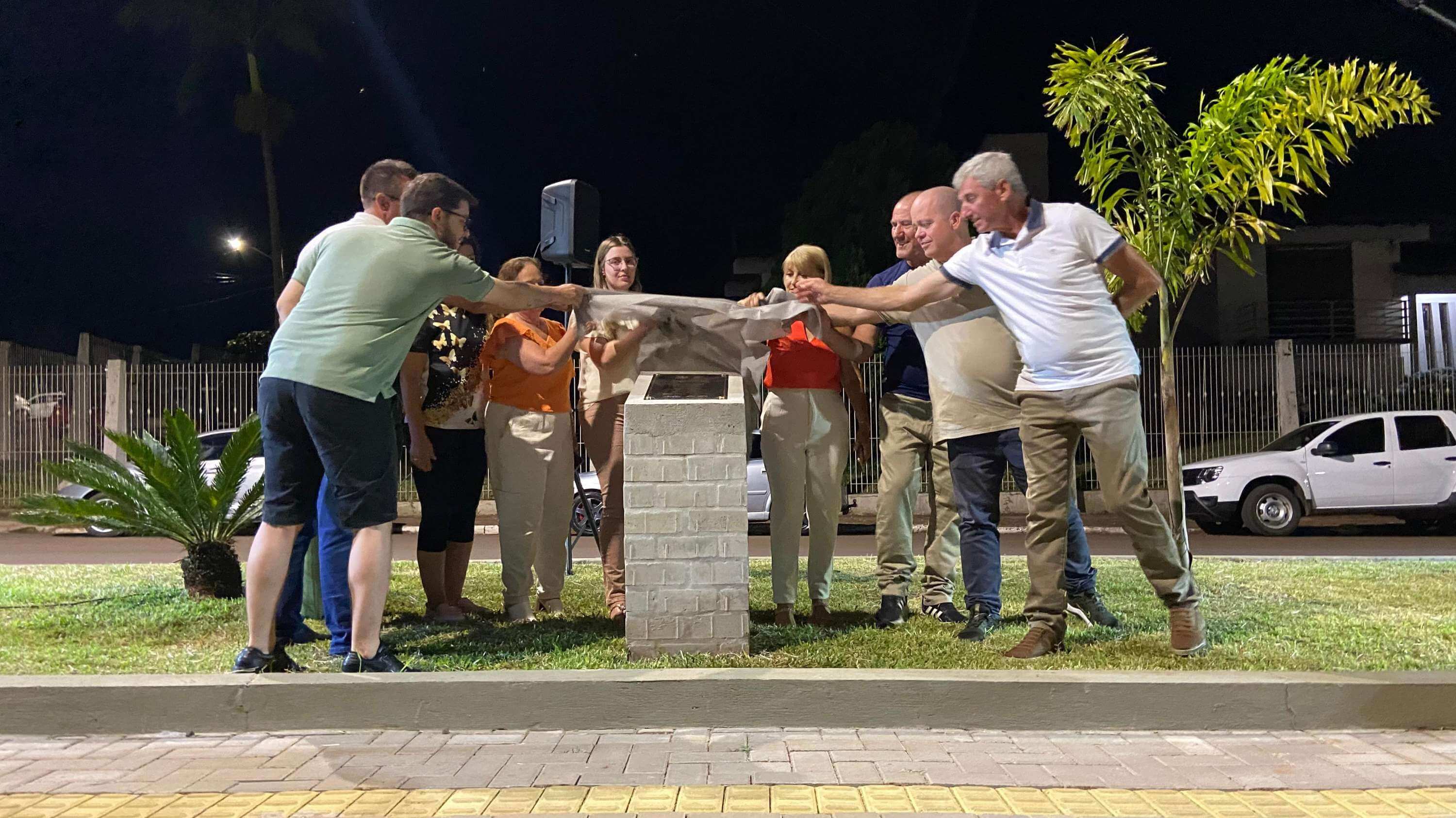 Capa Tenente Portela: Governo Municipal inaugura pavimentação e caminhódromo da Avenida Ceres