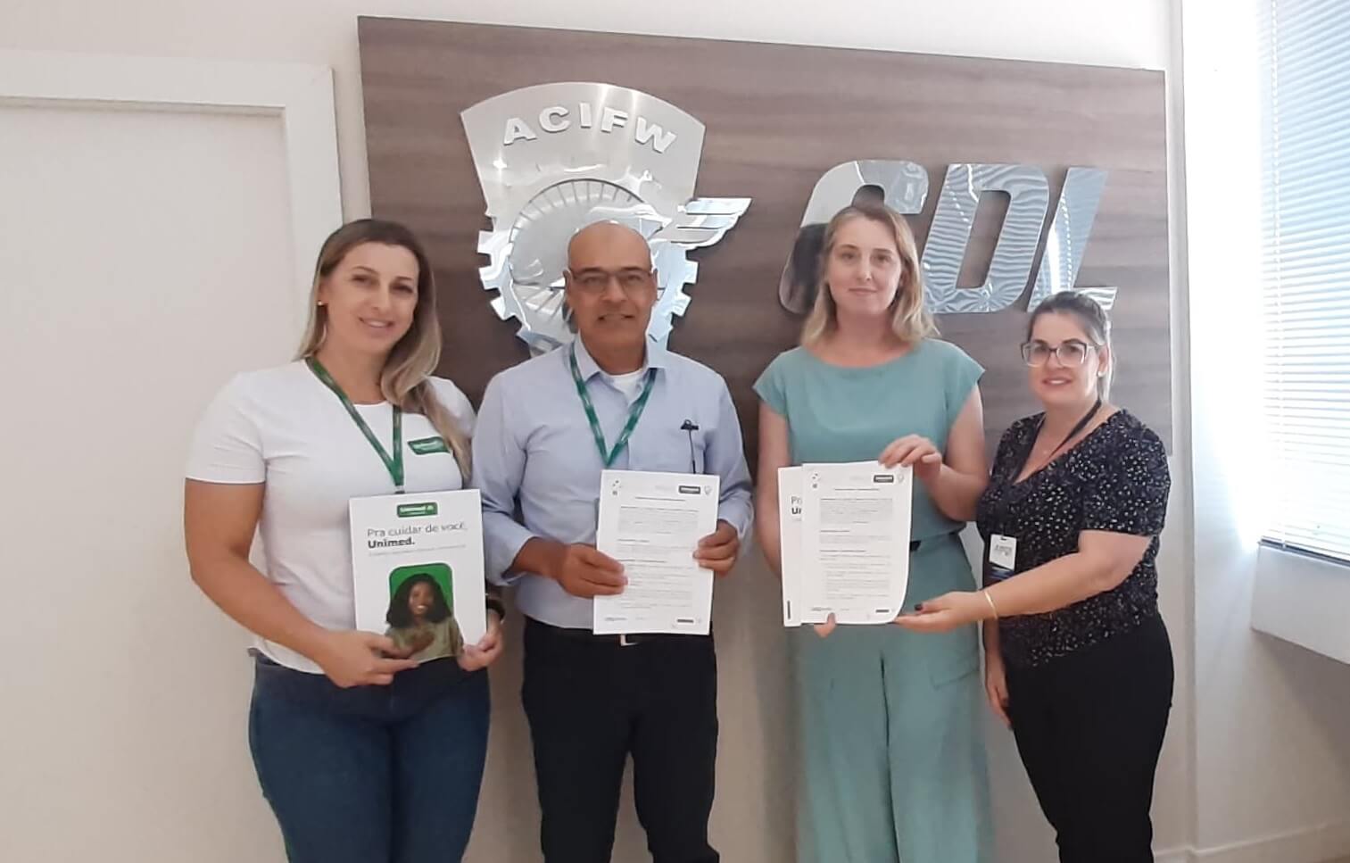 Capa  AEFW fecha convênio com a Unimed