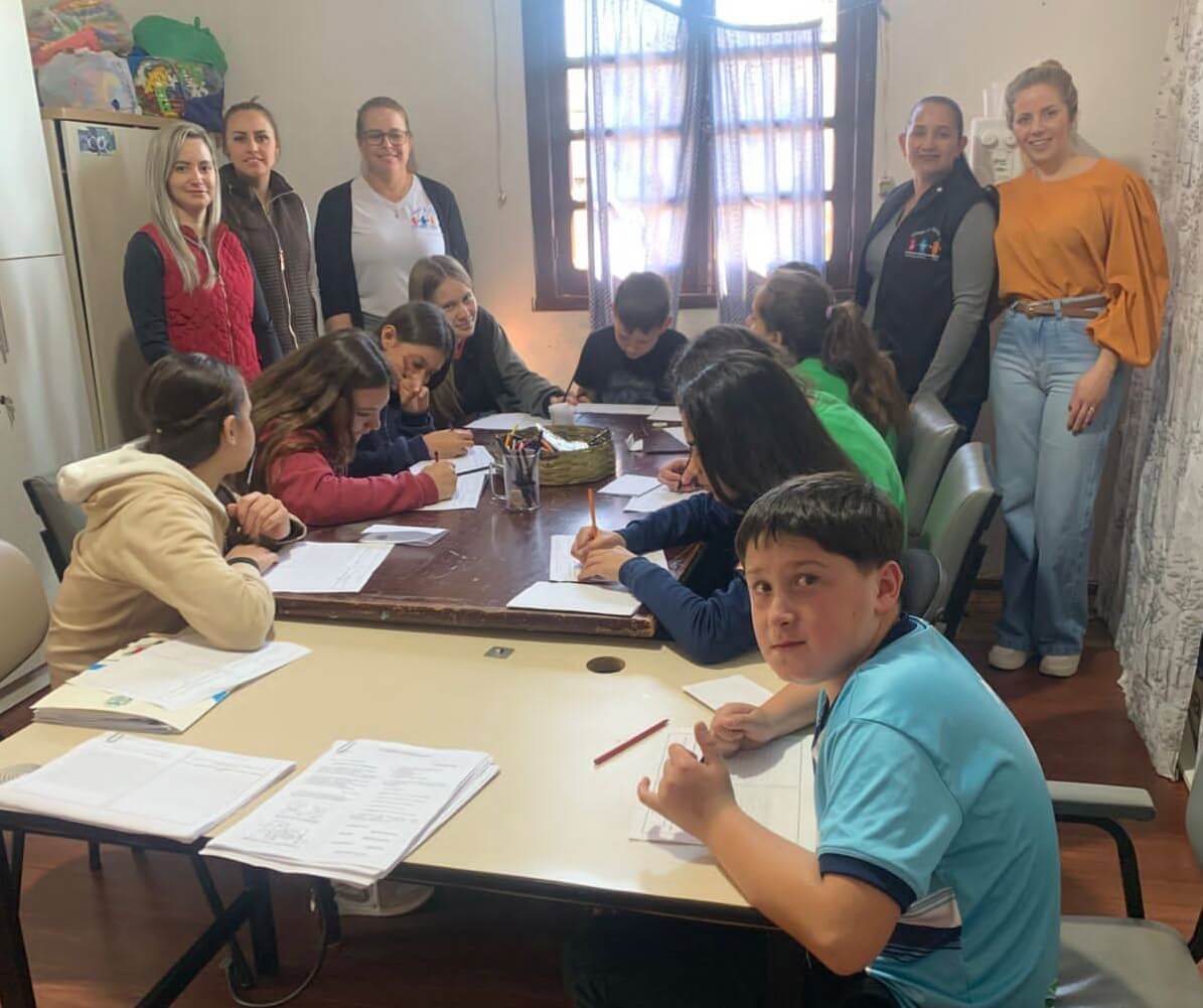 Capa Projeto Girassol promove diálogo sobre direitos e deveres de crianças e adolescentes