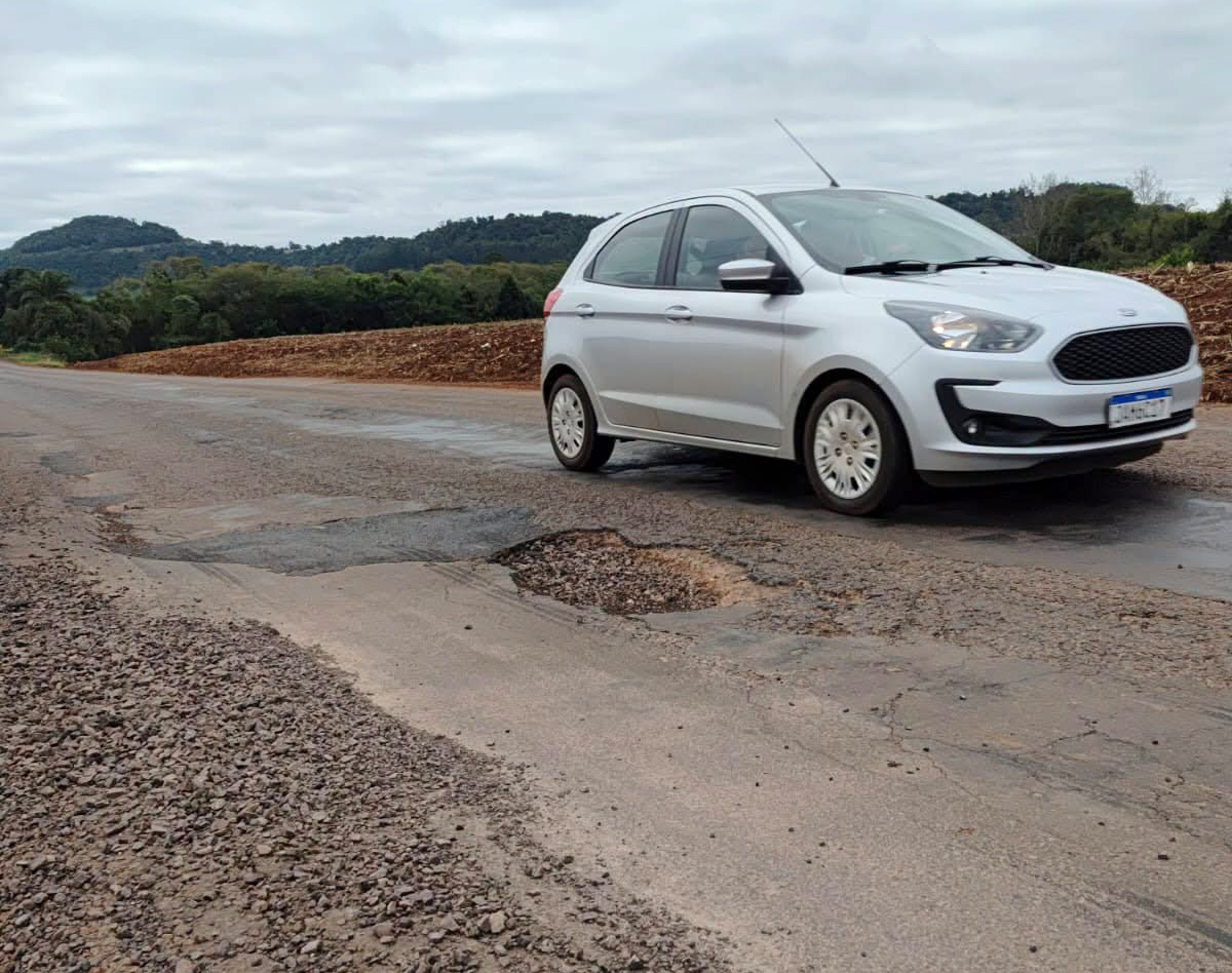 Capa Condições precárias na pista da ERS-587 entre Rodeio Bonito e Seberi exigem atenção redobrada dos motoristas
