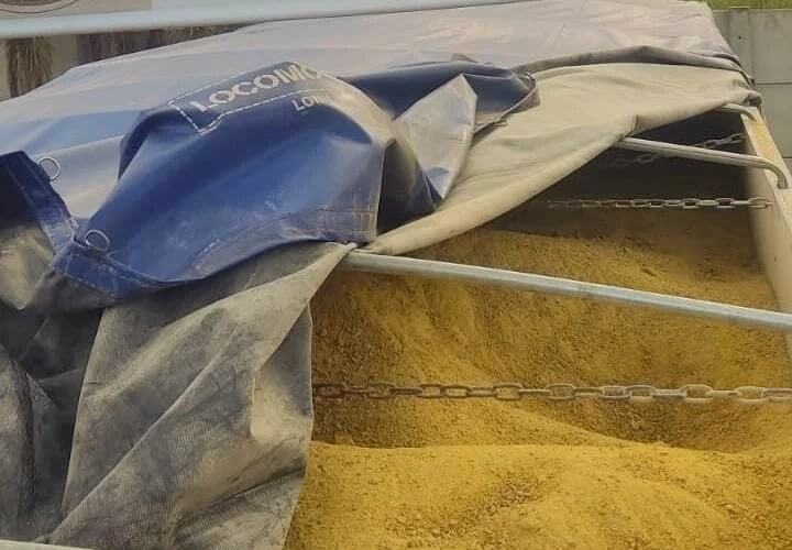 Capa 22 mil quilos de farelo de soja contrabandeados foram apreendidos em Doutor Maurício Cardoso