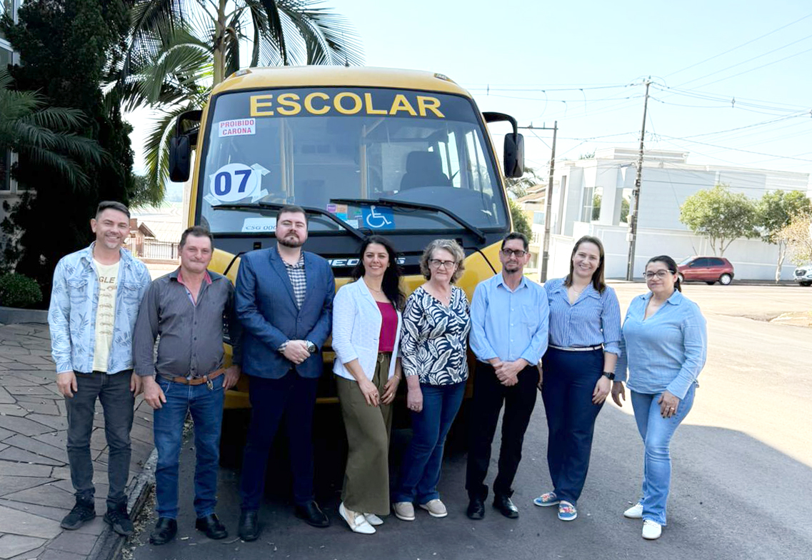 Capa Rodeio Bonito recebe novo ônibus para o transporte escolar