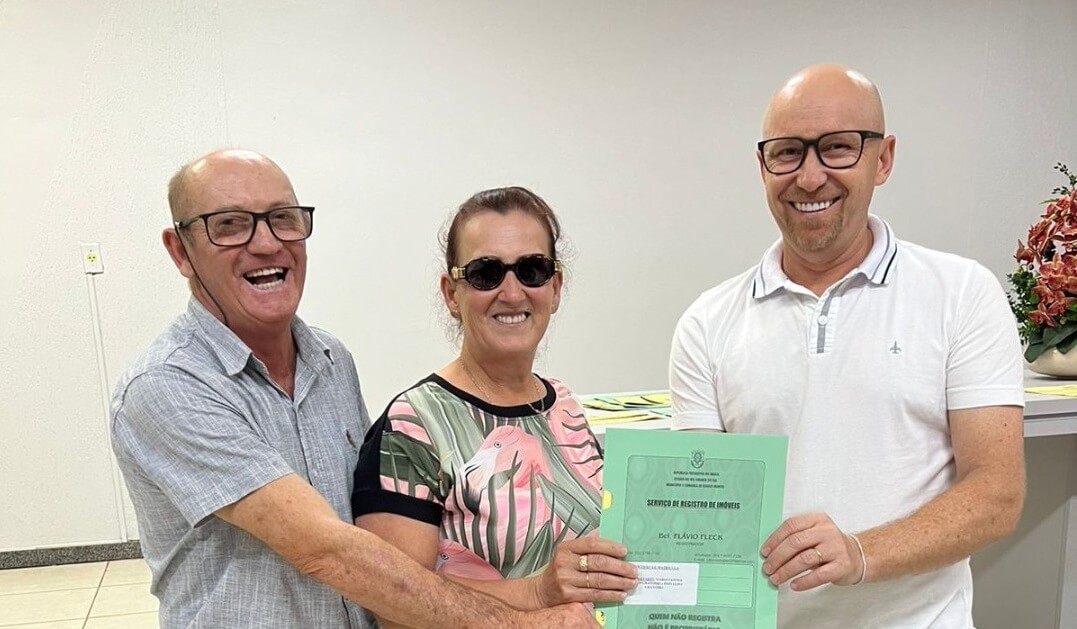 Capa Ametista do Sul: 12 famílias do Núcleo Habitacional Cohab 2 recebem escrituras de seus imóveis
