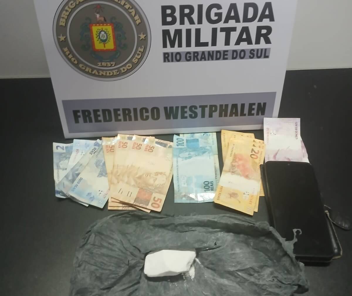 Capa BM apreende cocaína em Frederico Westphalen