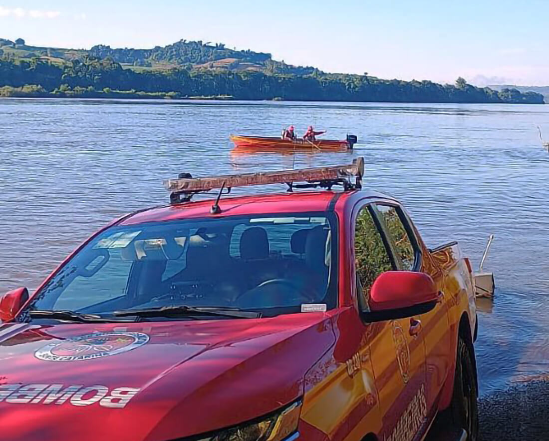 Capa Bombeiros realizam buscas por jovem desaparecido no Rio Uruguai em Mondaí