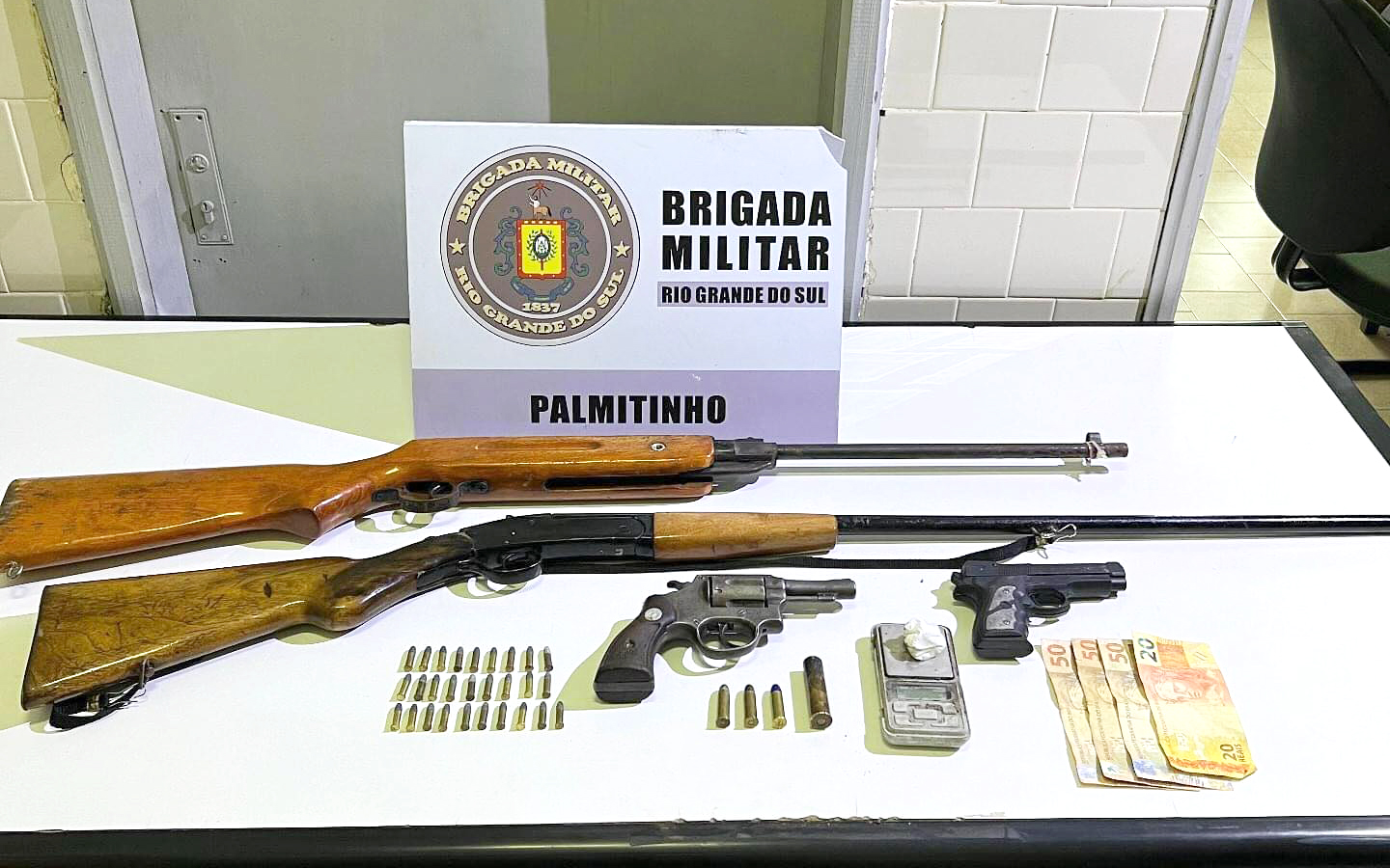 Capa Polícia prende homem por tráfico e posse de arma em Palmitinho