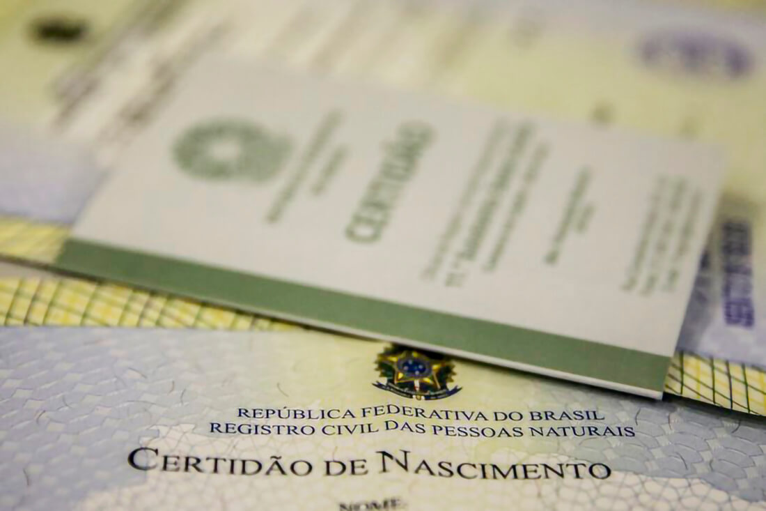 Capa Mulher é condenada por criar identidade de filho inexistente para receber pensão por morte do INSS