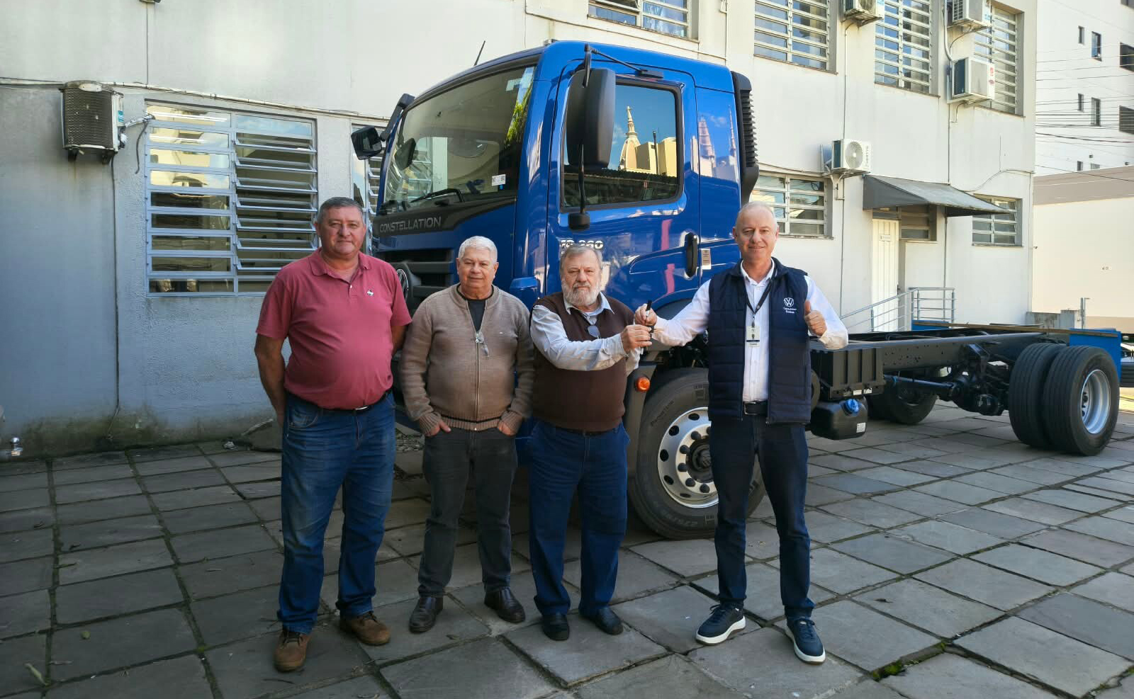 Capa Frederico Westphalen recebe novo caminhão para reforçar frota do município