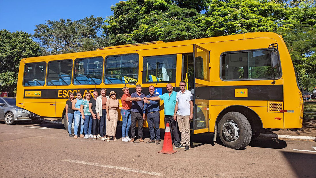 Capa Tenente Portela recebe novo ônibus escolar para reforçar frota