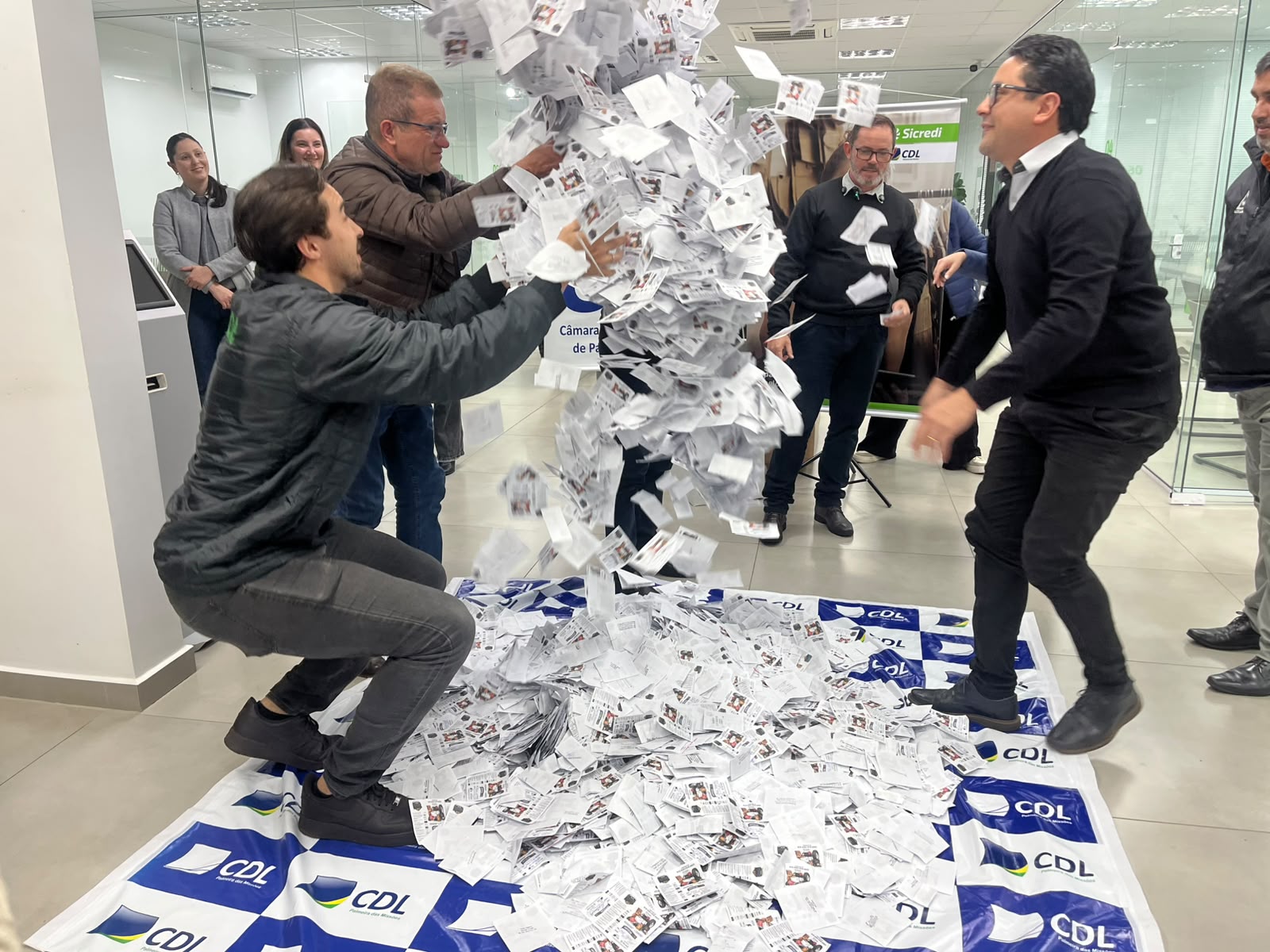 Capa CDL de Palmeira das Missões sorteia prêmios da Campanha de Dia dos Pais