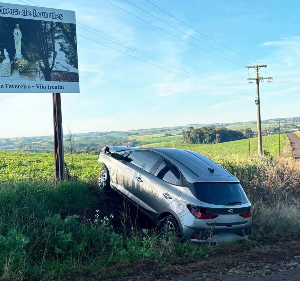 Capa Automóvel HB20 sai da pista na rodovia ERS-323 em Jaboticaba