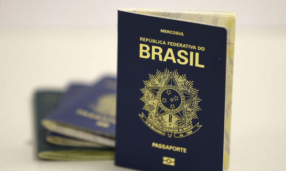Capa Fila para emissão do passaporte passa de 108 mil pessoas