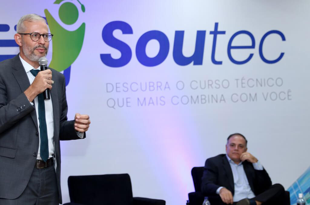 Capa Ministério da Educação apresenta aplicativos para auxiliar estudantes