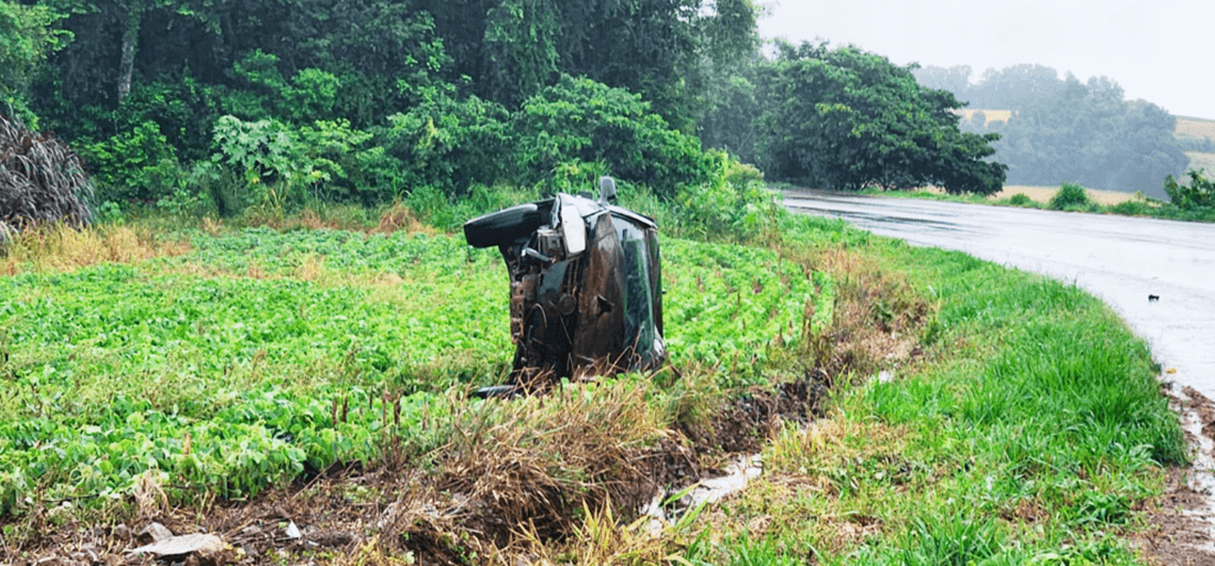 Capa Acidente com capotamento deixa condutora ferida em Tiradentes do Sul
