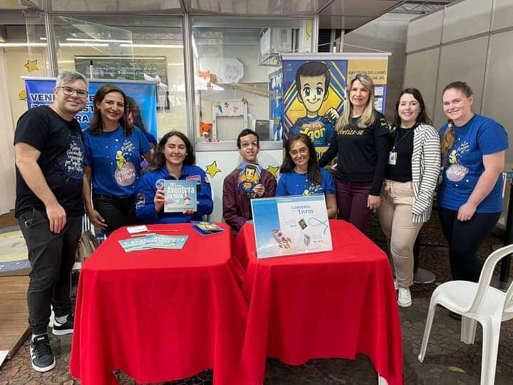Capa Tenente Portela: Aluno escritor da Escola Sepé está presente na Feira do Livro em Porto Alegre