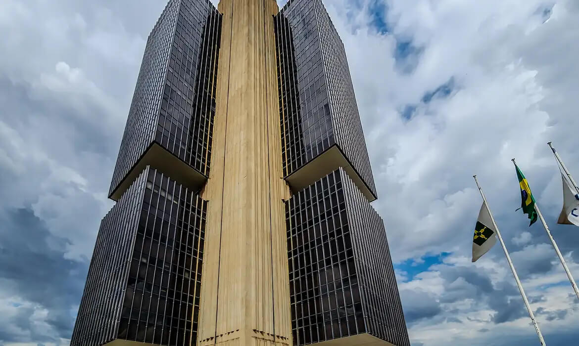 Capa BC mantém juros básicos em 15% ao ano pela quinta vez seguida