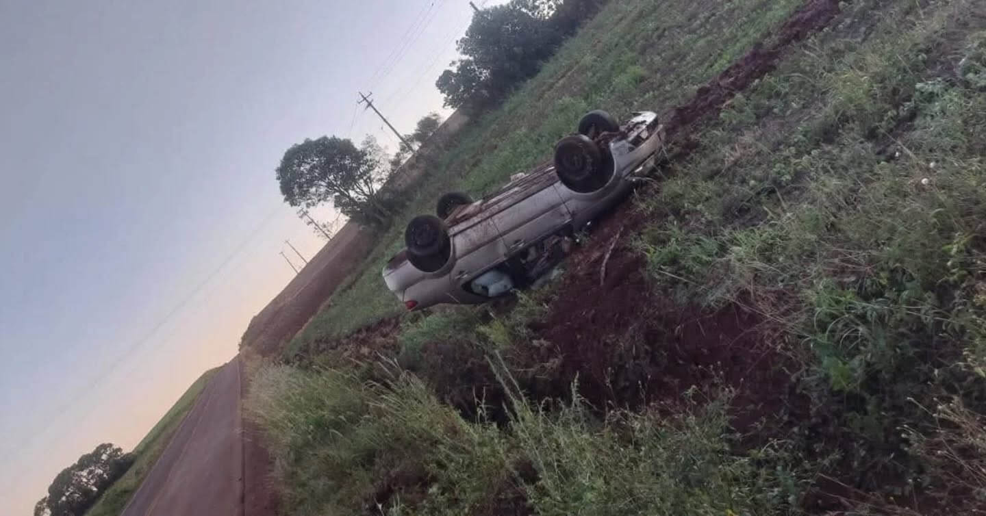 Capa Veículo é localizado capotado às margens da ERS-330 em Miraguaí