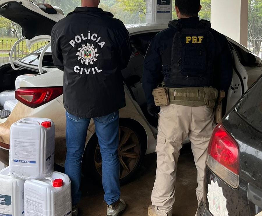 Capa PRF e PC prendem contrabandista com quase uma tonelada de agrotóxicos ilegais em Planalto