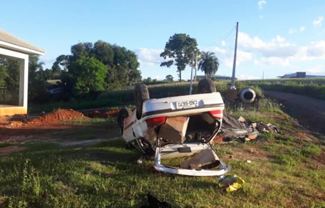 Capa Jovem fica ferida após capotar veículo em Horizontina