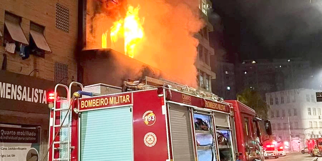 Capa 10 pessoas morrem em incêndio em pousada no centro de Porto Alegre